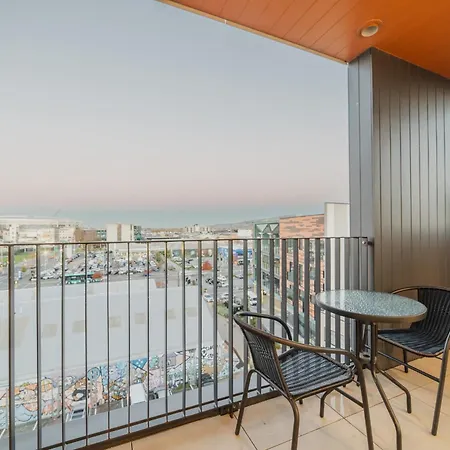 Tuam St Stay - 1Br With Balcony Bath
